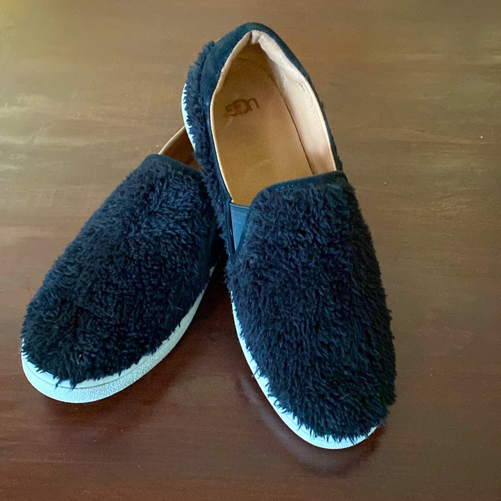 UGG woman’s furry sneaker size 8. Like New!